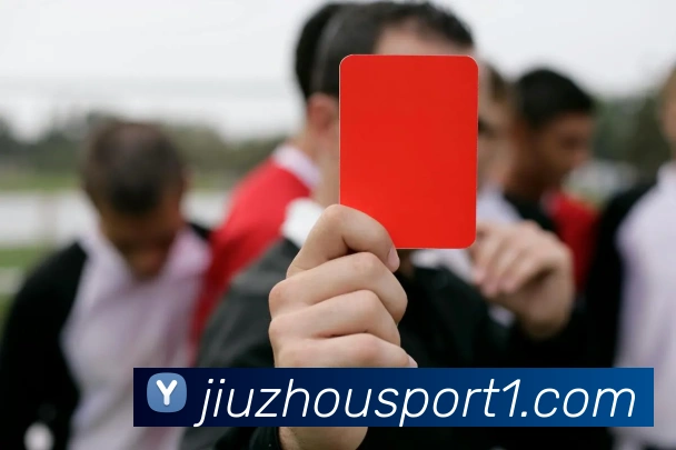 詹姆斯强调比赛关键时刻发球手的重要性并呼吁加强日常发球训练